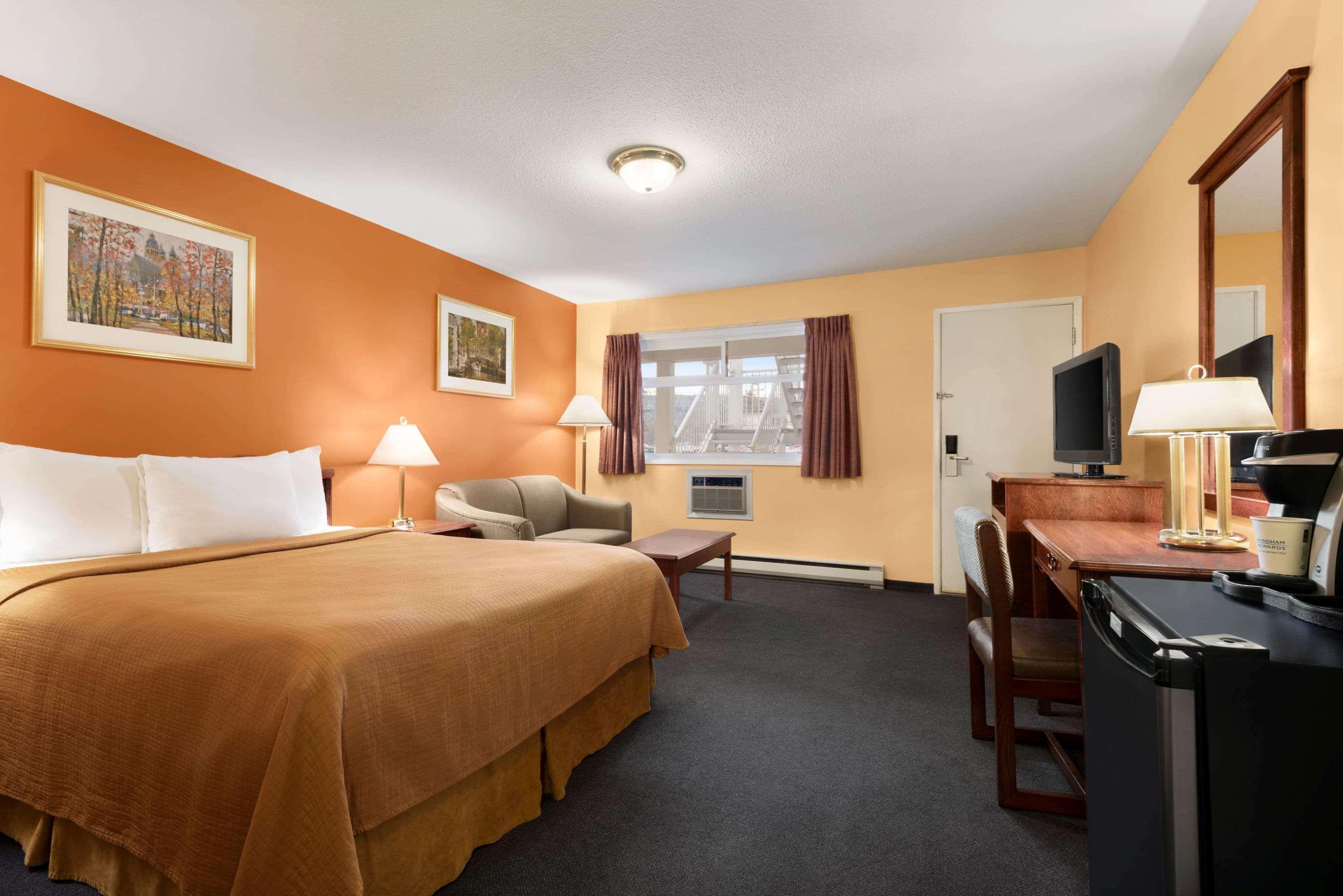 Travelodge By Wyndham Quesnel Bc Екстер'єр фото