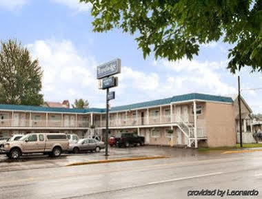 Travelodge By Wyndham Quesnel Bc Екстер'єр фото
