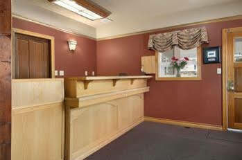 Travelodge By Wyndham Quesnel Bc Екстер'єр фото
